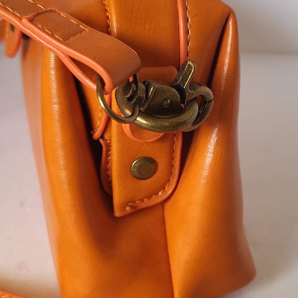 Hinged Loulax Orange Leather Women's crossbody - Picture 2 of 5